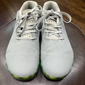 No Bull Mens Size 12. Gray Trainers with Green Bottom.